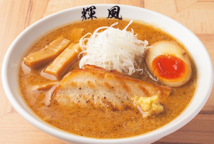 「元祖札幌味噌ら～めん」900円はまろやかな味わいの中太極縮れ麺