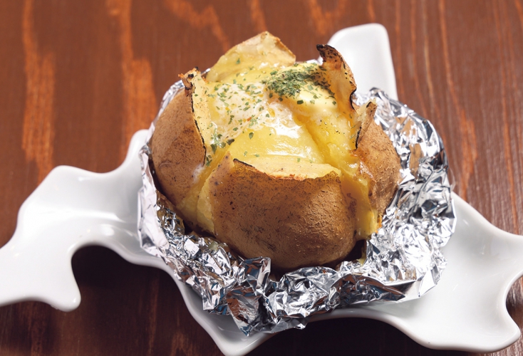「じゃがバター」658円は北海道ならではの味わい、「とうきびの天麩羅」などもオススメ