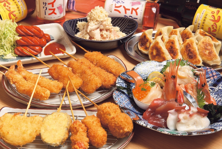 「プチクレイジーアワー」1,280円などドリンクと料理のセットあり