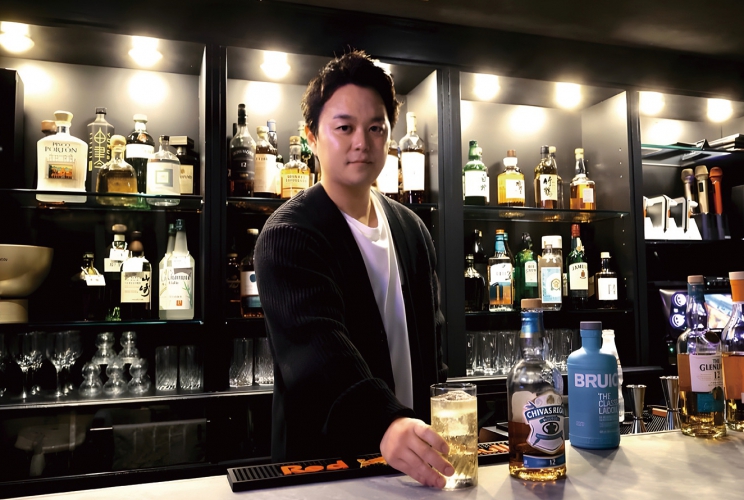 120分飲み放題男性3,000円、女性2,000円、延長60分1,000円、カラオケ無料