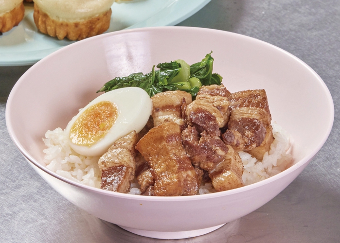 台湾屋台で人気の「魯肉飯」をはじめ、さまざまな料理を楽しめる