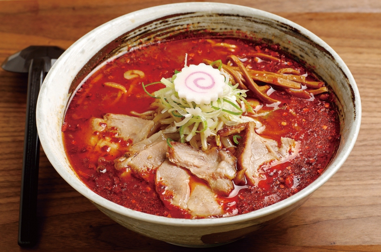 味噌本来の深いコクと絶妙な辛みを加えた特製スープが自慢。後を引く心地よい辛さが食欲を刺激し、最後の1口まで楽しめる「辛味噌」1,200円