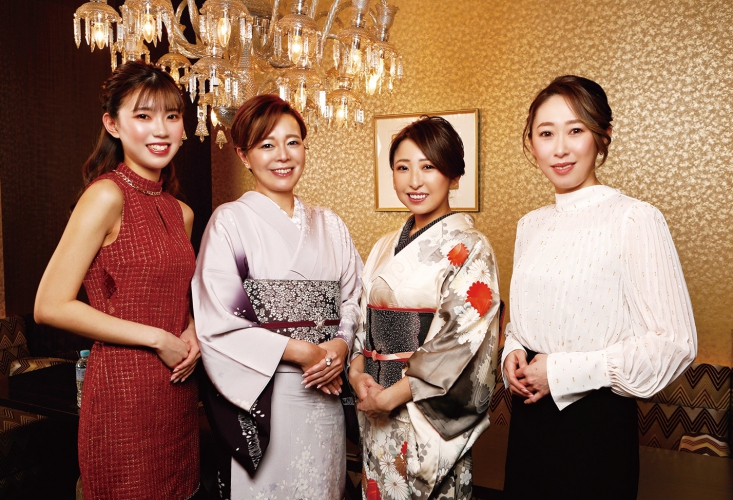 左から優愛さん、まきママ、香澄チーママ、柑奈さん
