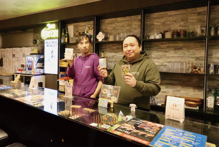 酒や食事をしながらをゲームを楽しめるのが人気のポイント