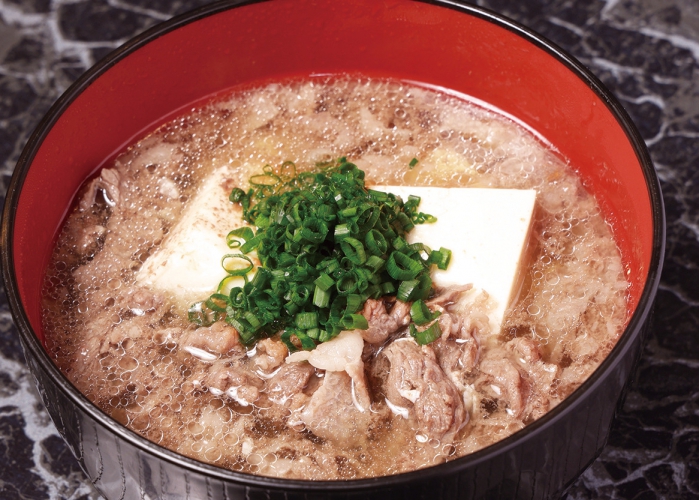 〆にピッタリ、ダシが効いた肉吸い700円は同店の名物メニュー