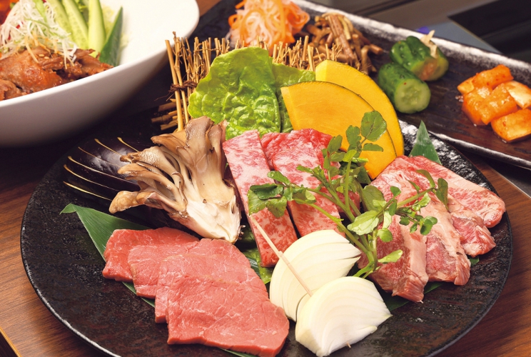 9,000円コースは白老牛や希少部位などが楽しめる豪華なメニュー