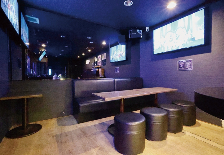 仲間とワイワイ盛り上がれるボックス8席