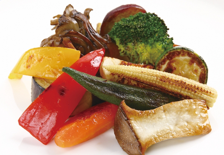 鉄板で香ばしく焼き上げた「鉄板焼やさい盛り合わせ」1,320円