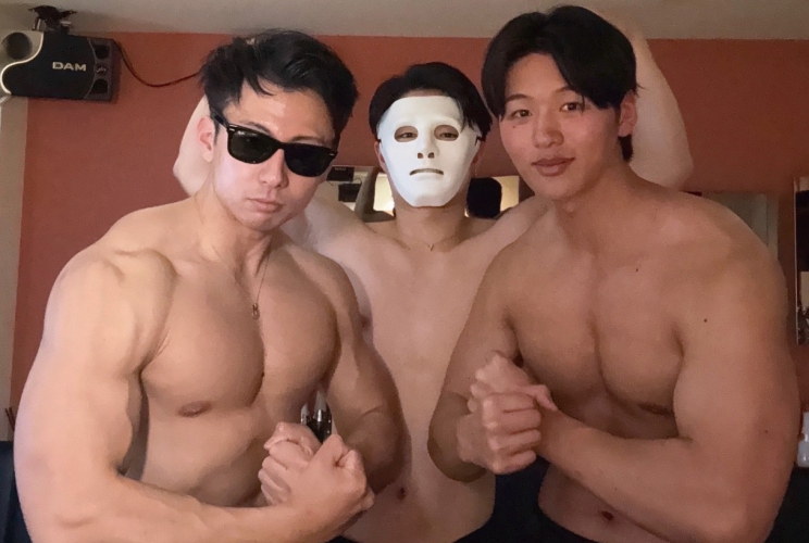 大胸筋が自慢の（左）エースまっちょと、肩が自慢の（右）ノースまっちょ