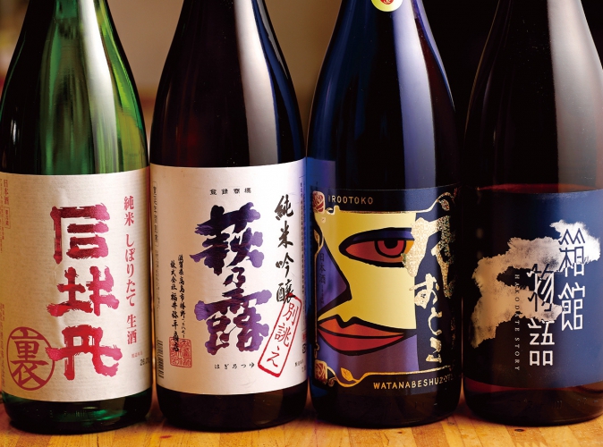 オススメの日本酒は1合700円～、店内にある黒板に掲げられ、道産酒や全国の銘酒が揃う