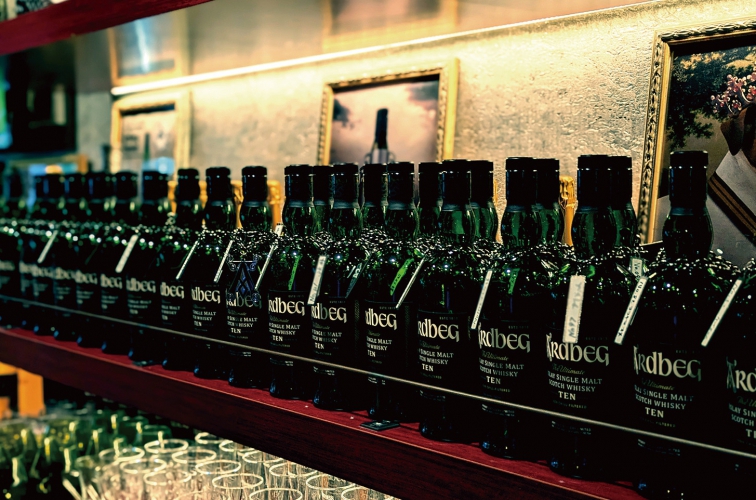 ARDBEG TENのみができるボトルキープ。値段は16,000円でキープチャージはない、詳しくはスタッフへ