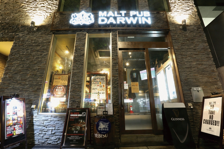 場所は南3条通りウインズ札幌向かいの路面店