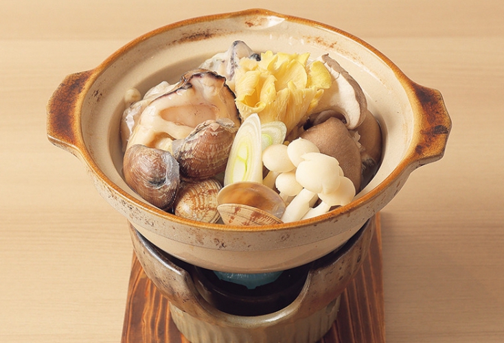 北海道産のカキとアサリを使用した鍋はなんと1円！ダシが効いた人気の1品