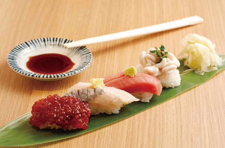 根室をはじめとする道東をメインに新鮮素材を使った握りが好評、なかでもタチの握りは格別