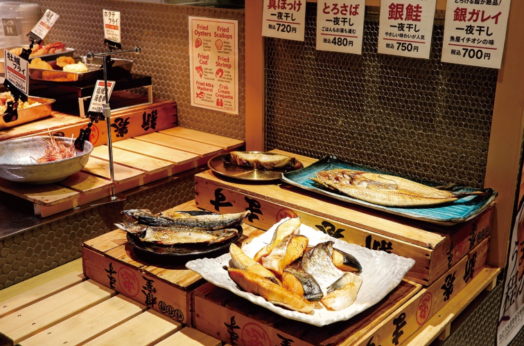 旨みが凝縮された一夜干しやサクサクのフライなど家庭で楽しめる品々も豊富に用意