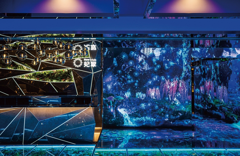 高級感と最新技術が融合した豪華な店内