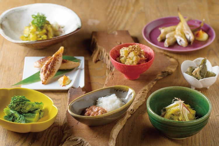 季節に応じて提供される豊富な1品料理が自慢