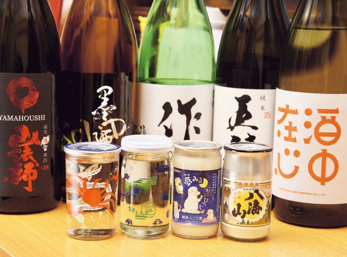 女将はビール党ながら日本酒の品ぞろえも確か、常連客のためにワンカップも数量限定で取り扱う