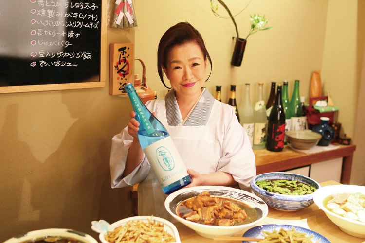 明るい人柄の女将が多くの人を惹きつける