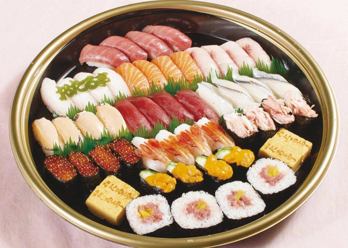 1番人気の寿司盛り「竹」。写真は4人前