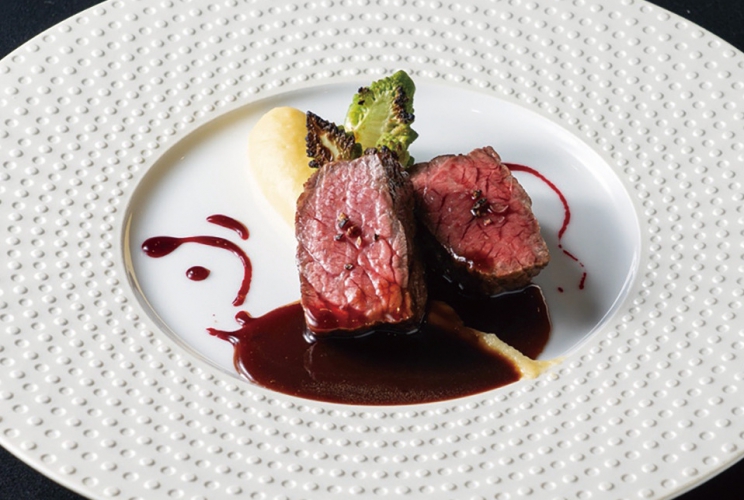 コースは全6皿を提供。+3,500円でフォアグラ1皿注文可。ワインペアリング12,000円～用意OK