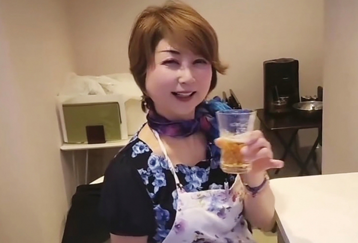 「プチ鑑定10分1,000円から承ってます」とママ