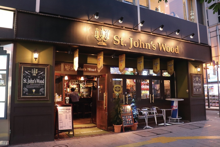 ススキノ交差点駅前通り側に位置する路面店、好アクセスでとても便利