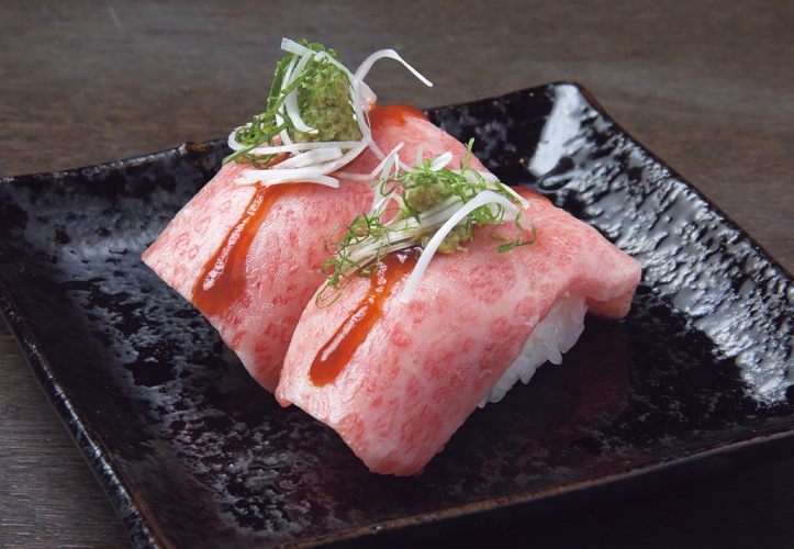 池田牛を使った「和牛炙り寿司」はとろけるような口あたりが特徴