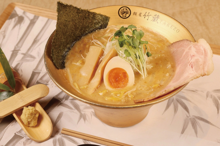 「札幌味噌」は徳川家献上の伝統味噌を使用し、濃厚かつ深みある味わいの味噌ラーメン