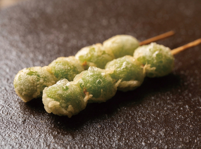 本格江戸前天ぷらを味わえるコースは7,700円、11,000円など、最旬の銀杏などが味わえる