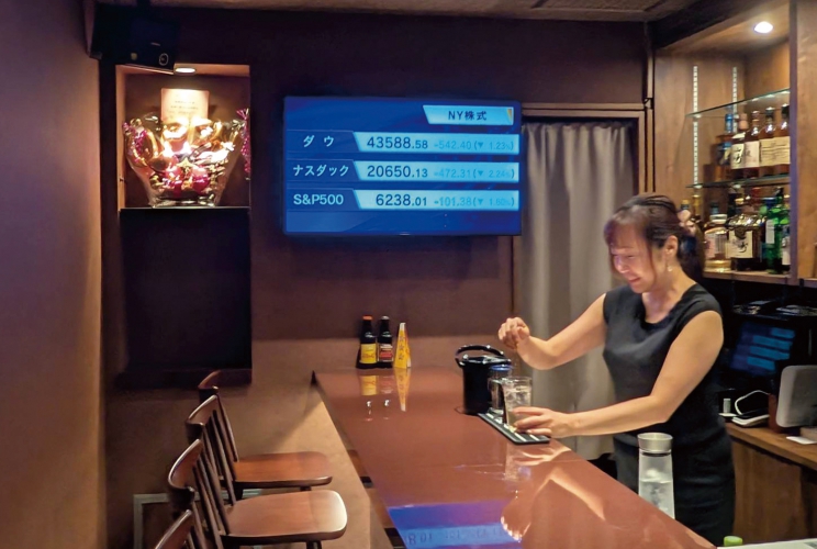 投資について楽しく話せる社交場へぜひ足を運んでみて。軽くつまめるフードメニューを用意