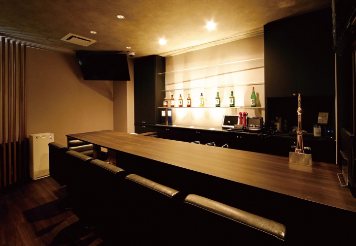 1人でも気軽に楽しめるカウンター6席