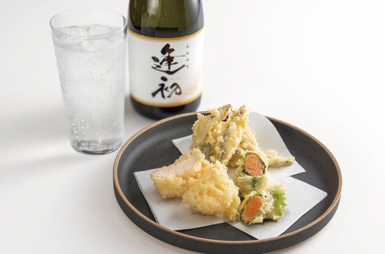 「あいそめセット」はお酒と天ぷらがセットなったうれしいメニュー、「ビールセット」も用意